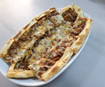 Kuşbaşı Kaşarlı Pide